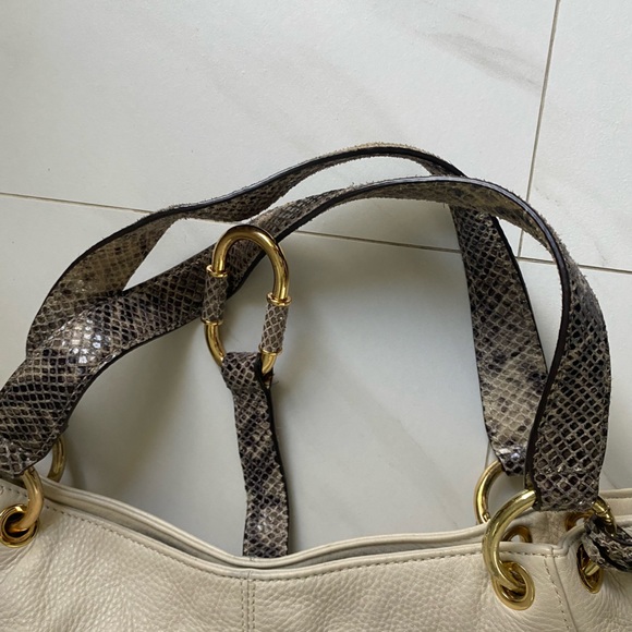 MICHAEL KORS Ivory Soft Pebbled Leather Hobo Shoulder Bag - Picture 14 of 16